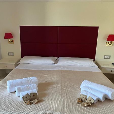 Tc Hotel Lido dei Pini Eksteriør billede